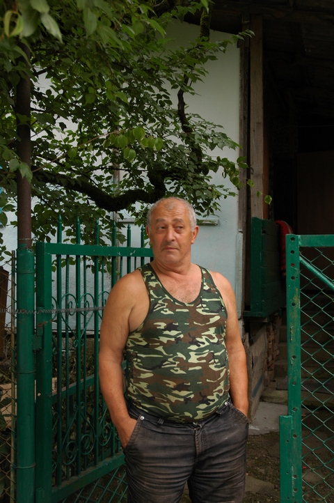 Образованный мужик, хозяин дома, на территории которого стоит башня Марлинского