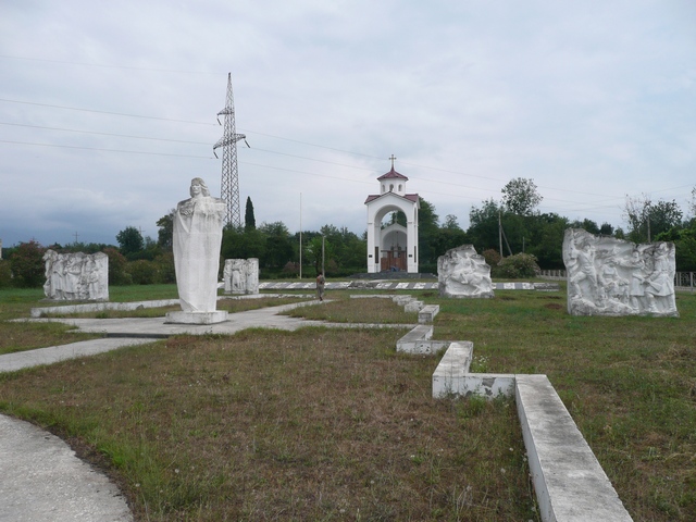 Военный мемориал около Лыхн