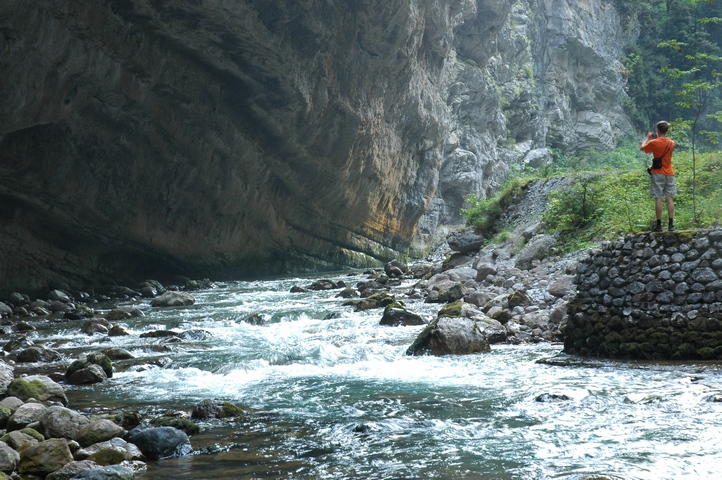 Каменная щель